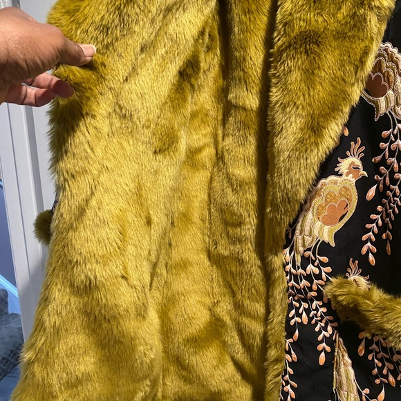 Beautiful Coat - Picture 2 of 7